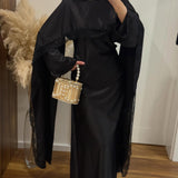 Crna saten Abaya sa detaljima od crne cipke - slika 4