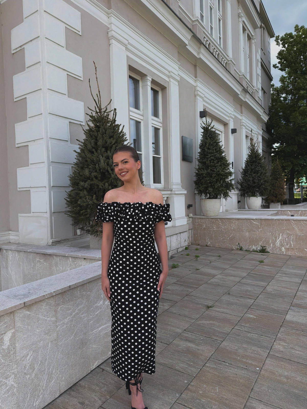 ✨ Elegantna crna haljina na tufnice – 70 KM ✨