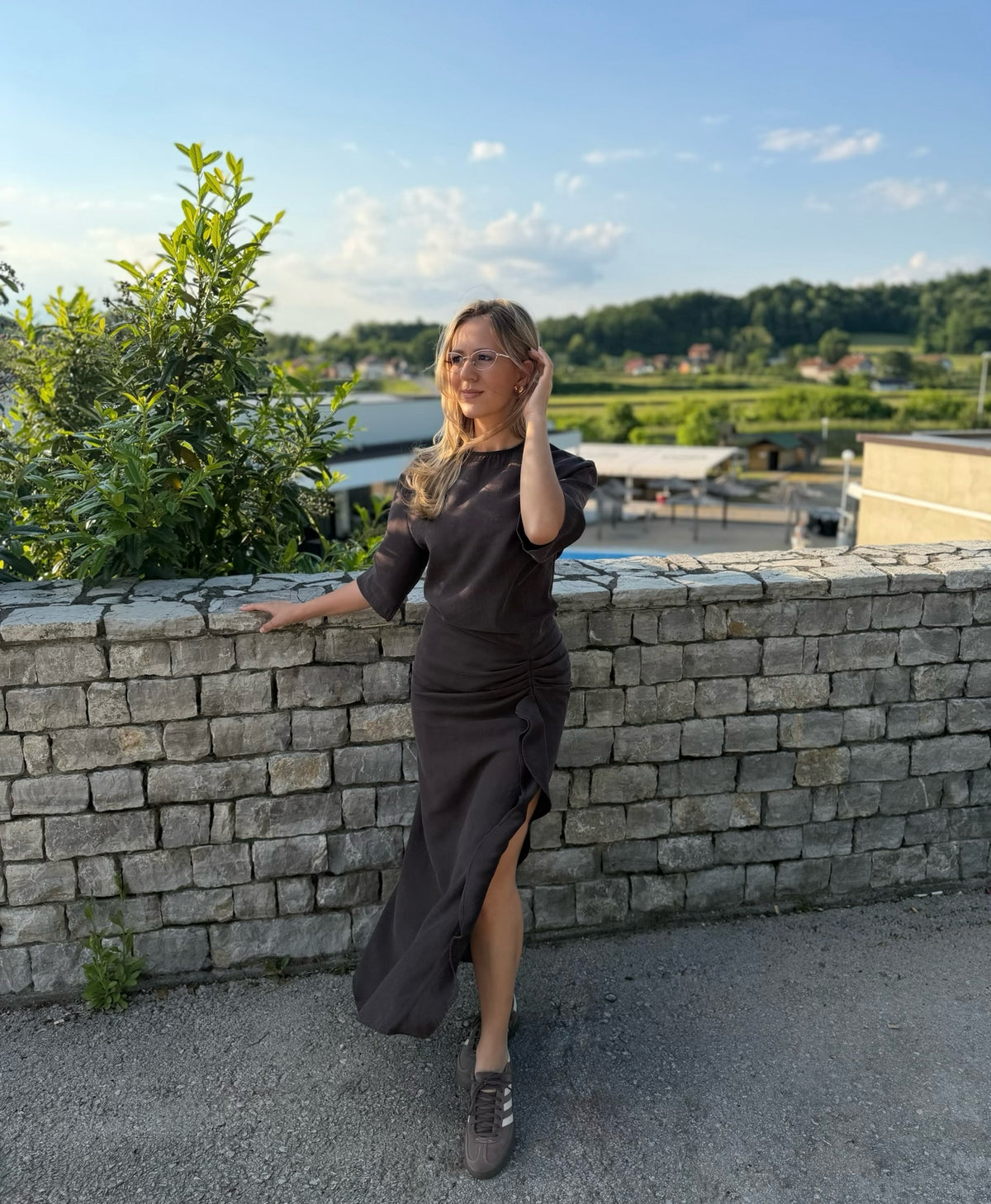 Elegantna i ženstvena haljina koja prati liniju tijela ✨