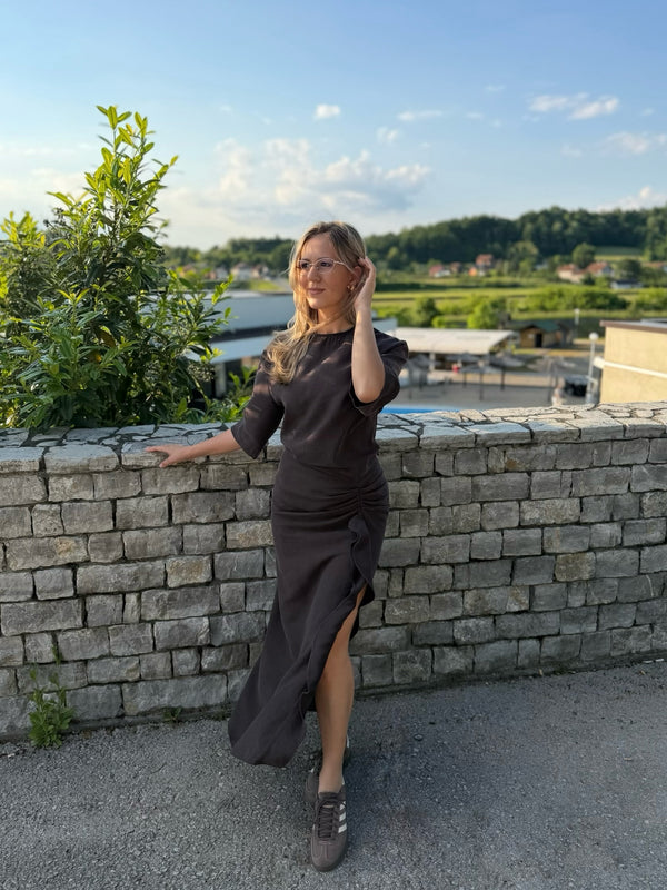 Elegantna i ženstvena haljina koja prati liniju tijela ✨