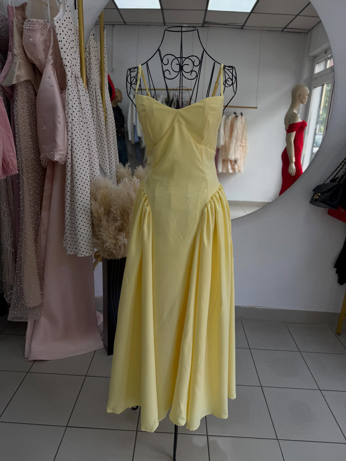 Predivan novi model haljine u nježnoj žutoj boji koja odmah osvaja na prvi pogled 🌞✨