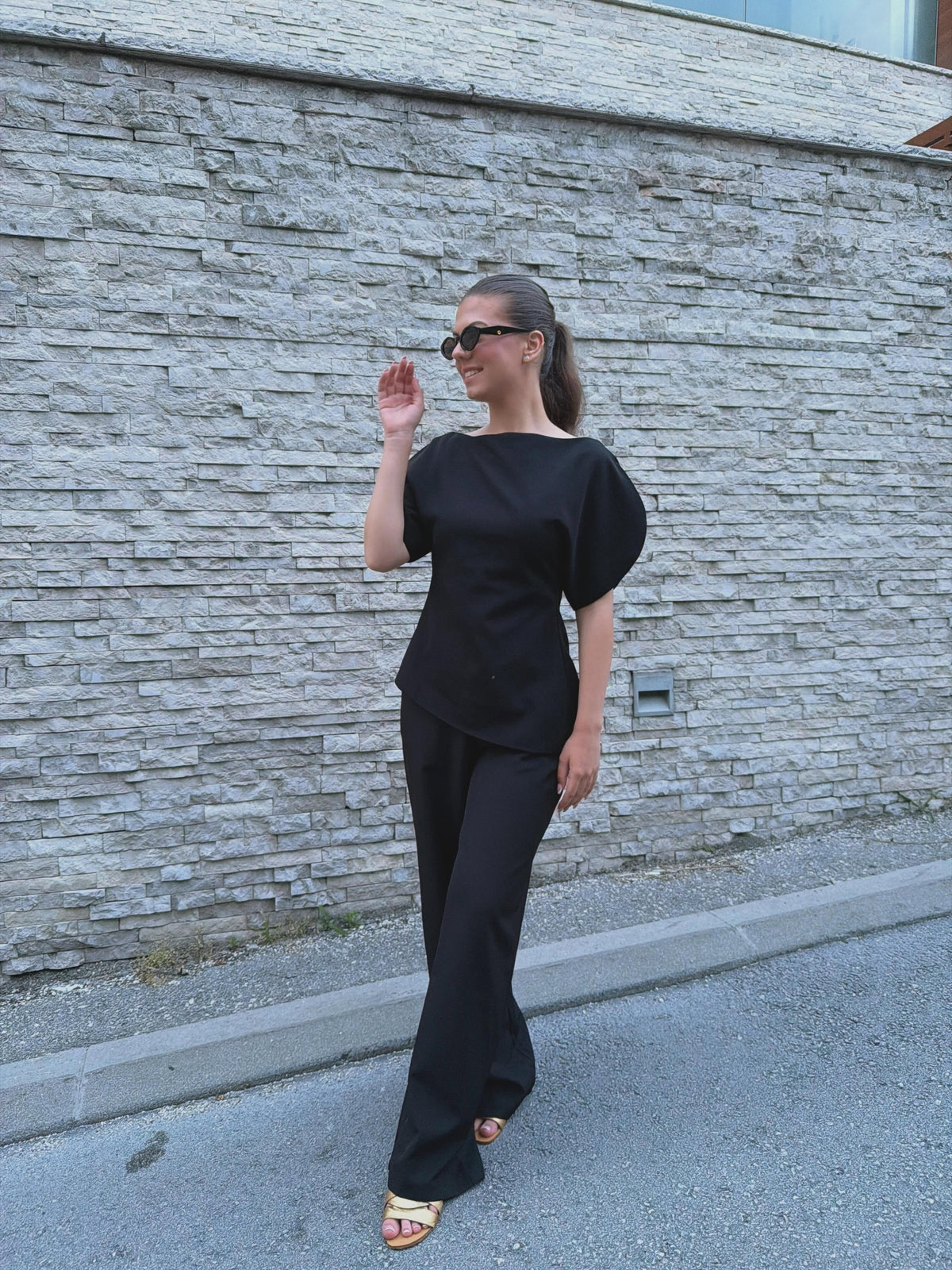 🖤 Crni elegantni komplet – spoj minimalizma i upečatljivog dizajna 🖤