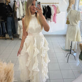 Bijela Maxi Haljina s Volanima – Elegantna Svečana Haljina - slika 1