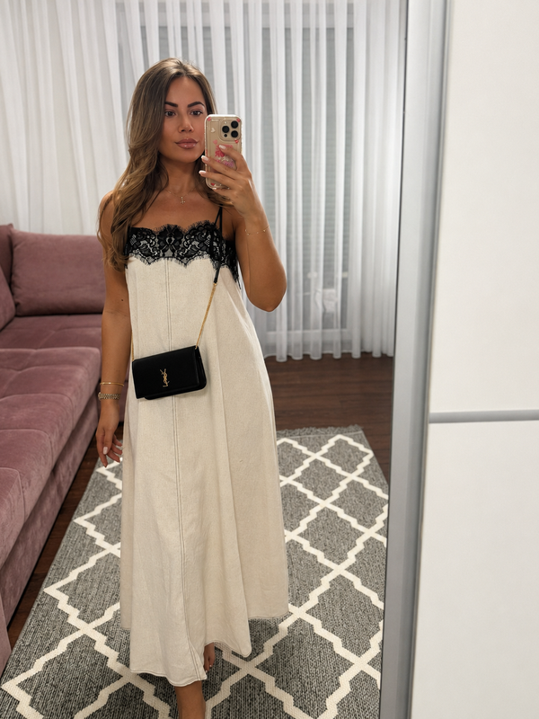 Elegantna duga lanena haljina sa crnom čipkom – lagana i ženstvena haljina za ljeto.
