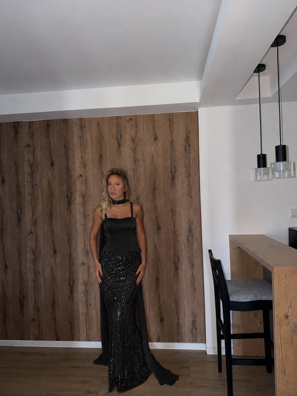✨ Elegantna svečana haljina koja ostavlja poseban utisak!