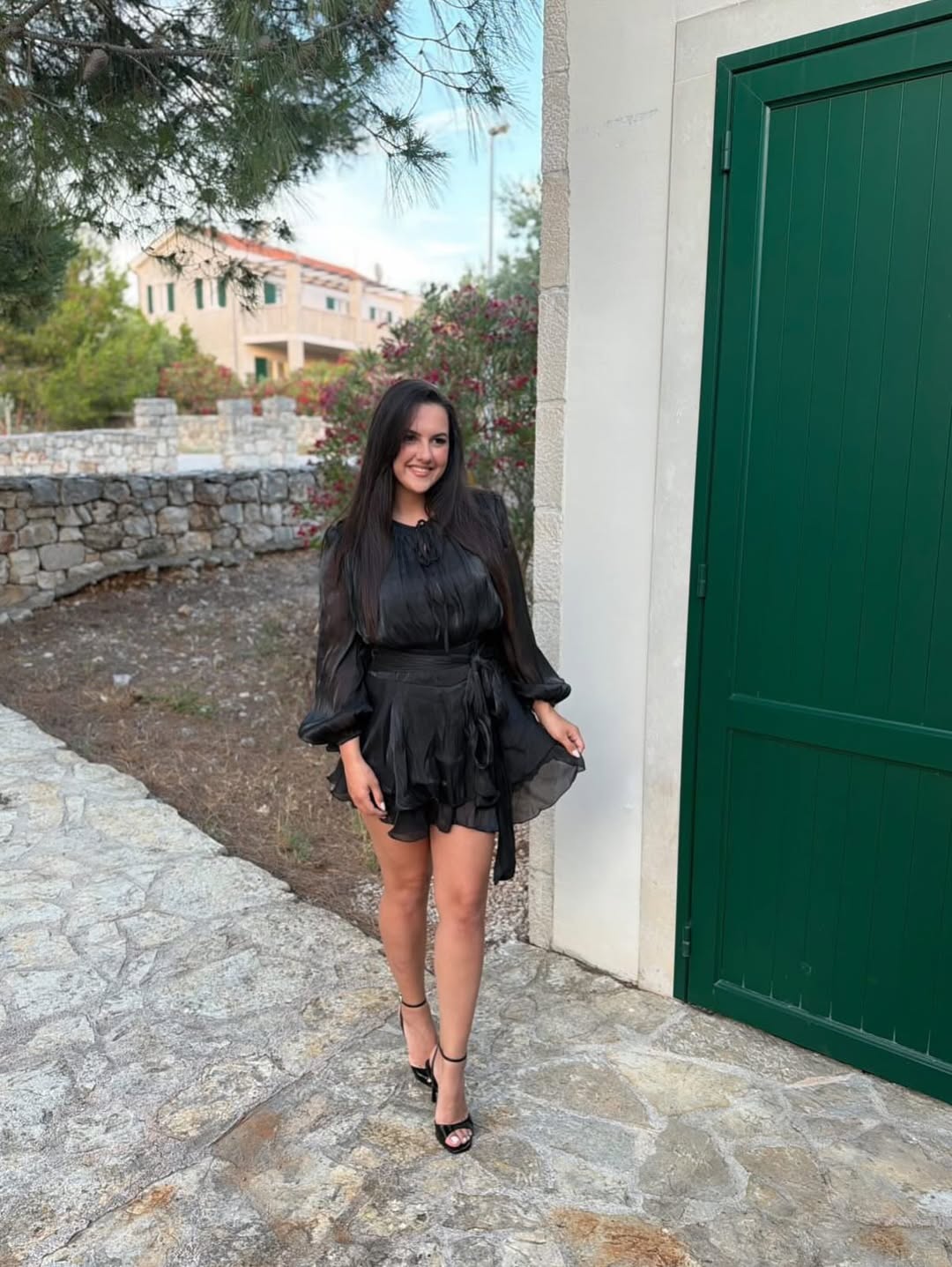 Nova elegantna crna haljina iz naše ponude 🖤
