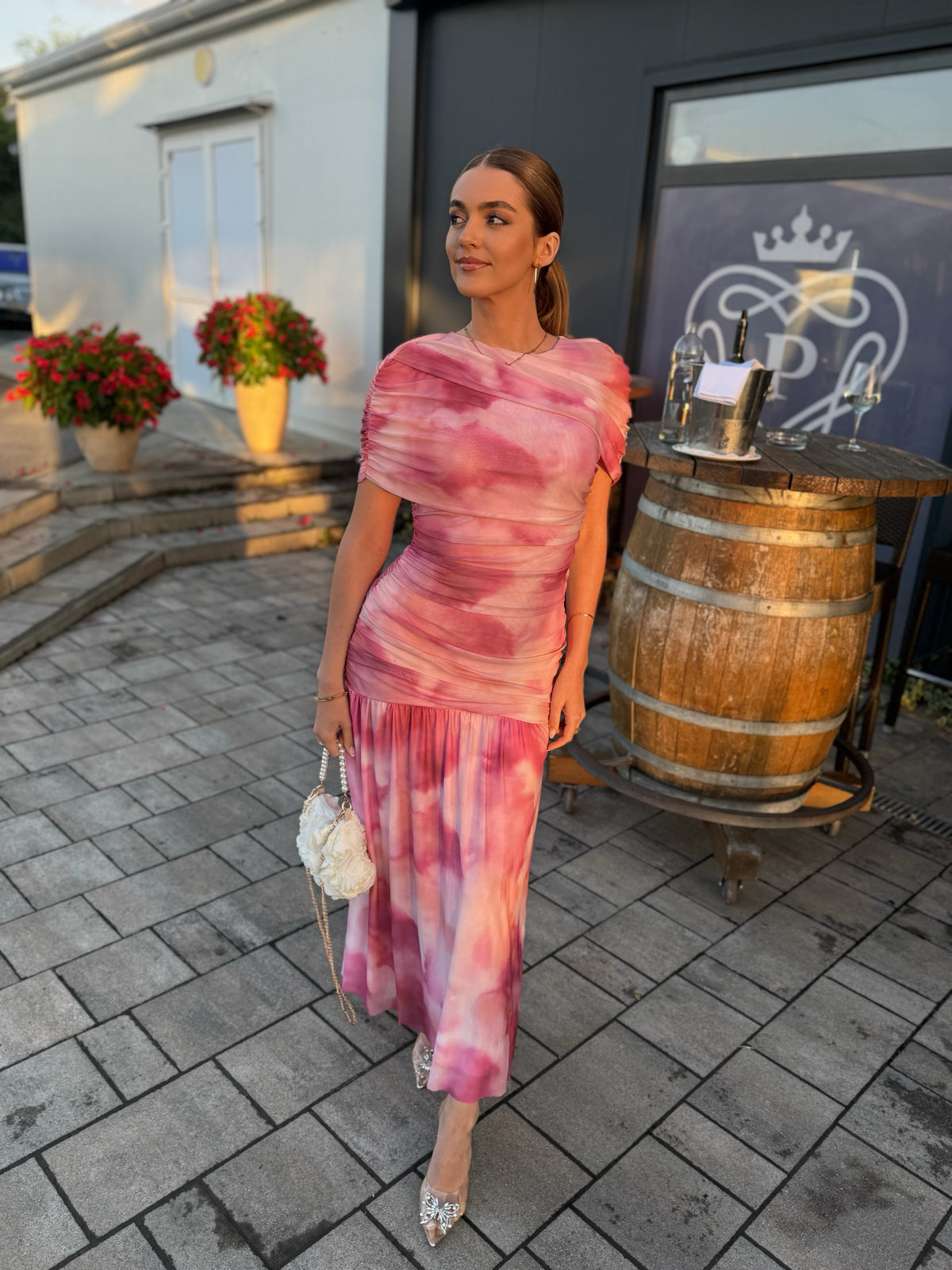 Elegantna ženska maxi haljina u rozoj akvarel šari – svečani model🤍