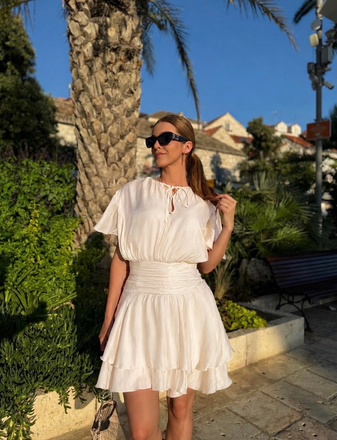 ✨ Elegantna haljina sa volanima – dostupna u bež i rozoj boji